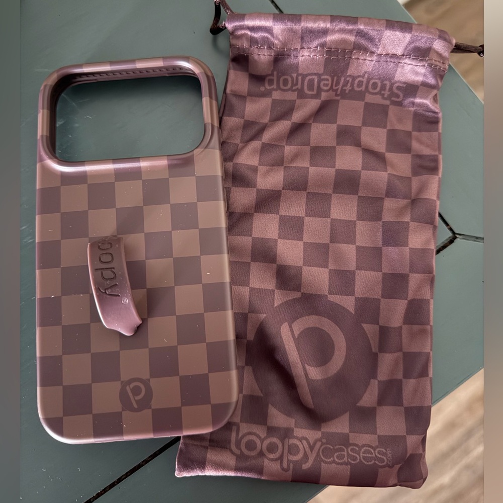 Loopy Case IPhone 17 Pro. Righty